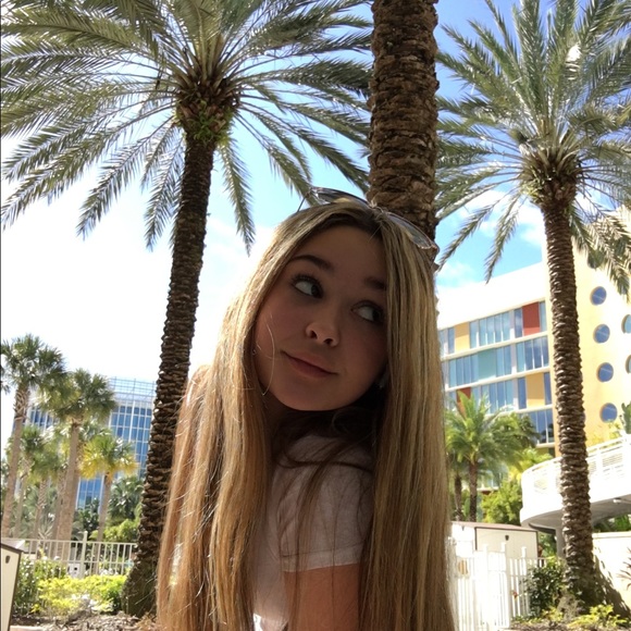 Meet your Posher, Caitlin - Picture 1 of 1